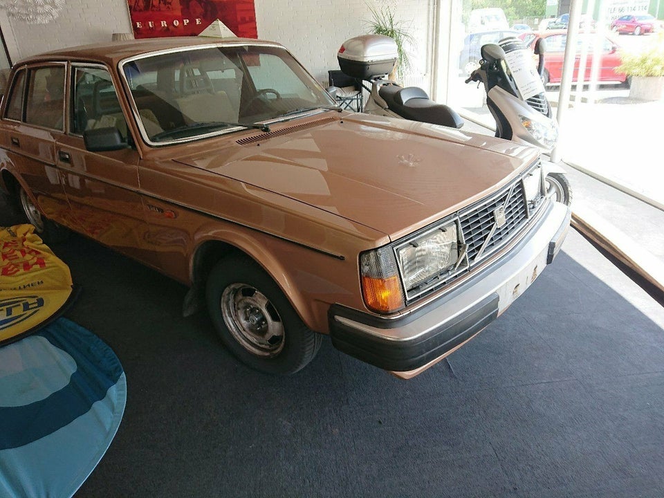 Volvo 240 2,1 GL 4d