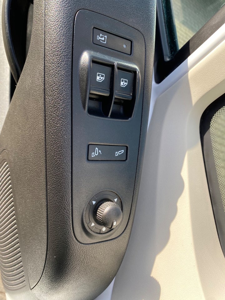 Peugeot Boxer 330 2,2 BlueHDi 140 L2H1 Premium