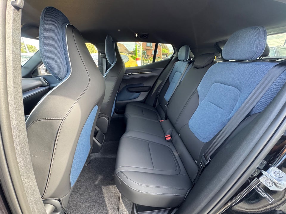 Volvo EX30 Extended Range Black Edition 5d