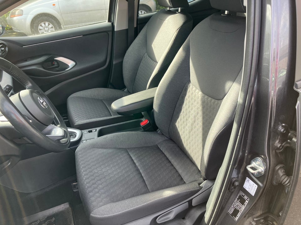 Toyota Yaris 1,5 Hybrid Active Tech e-CVT 5d