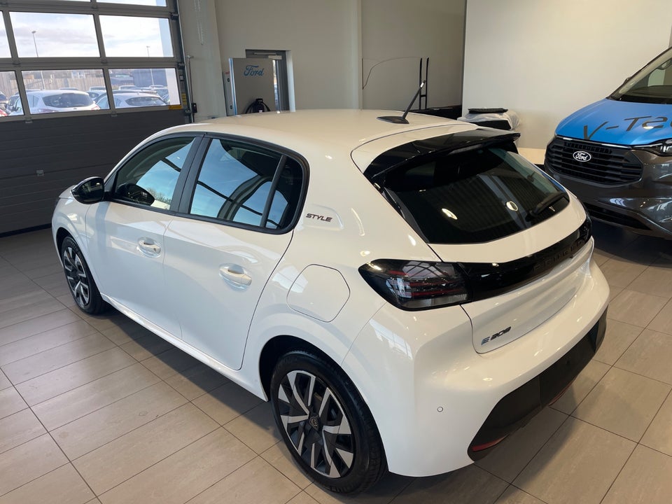 Peugeot e-208 50 Style 5d