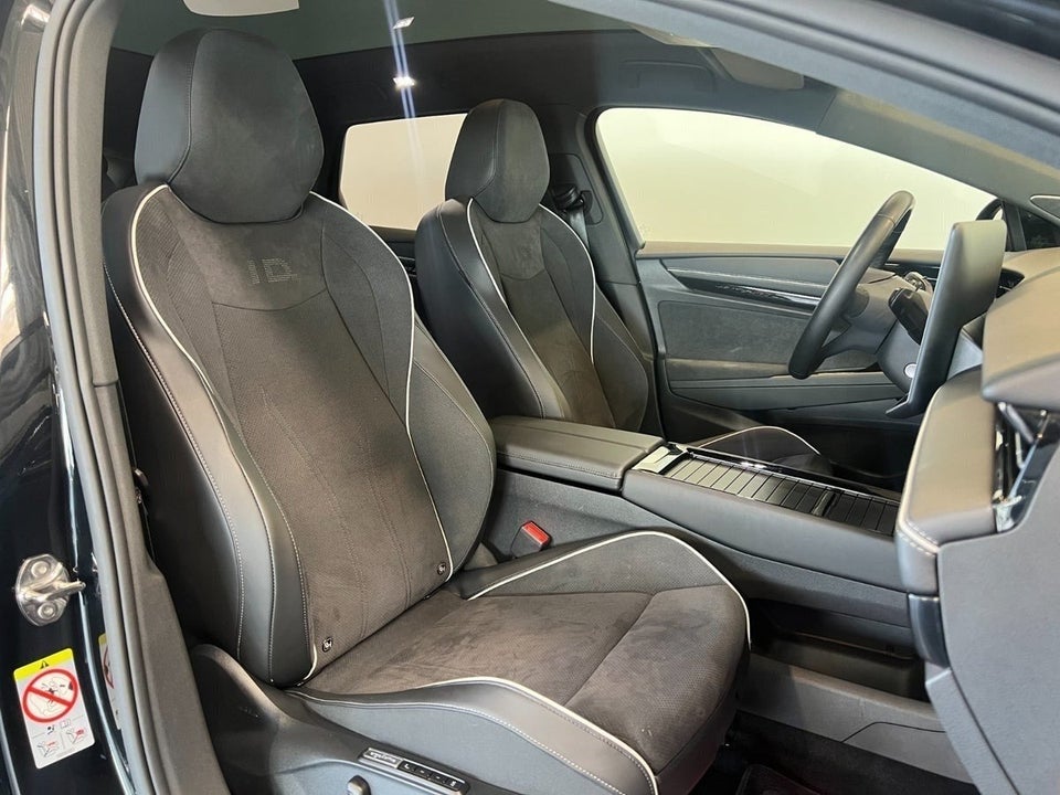 VW ID.7 77 Black Style Tourer 5d