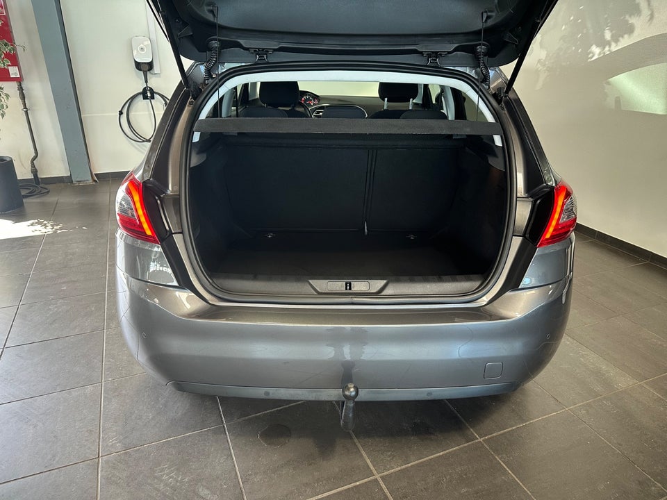 Peugeot 308 1,5 BlueHDi 130 Style 5d