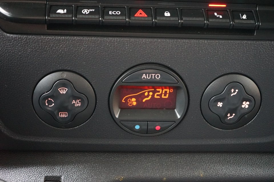 Nissan NV400 2,3 dCi 150 L2H2 Kassevogn