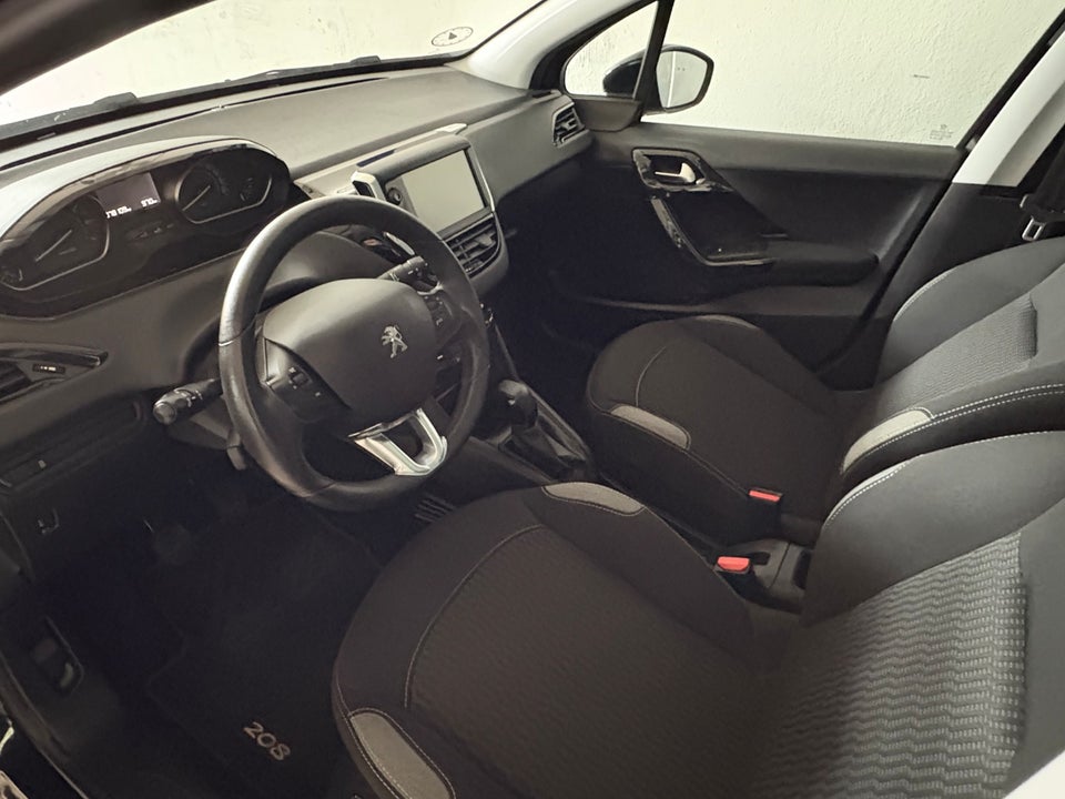 Peugeot 208 1,2 VTi 82 Allure Sky 5d