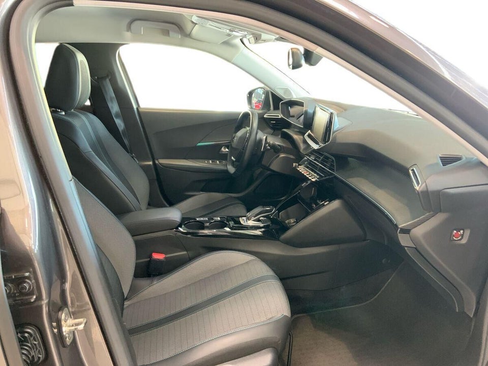 Peugeot 2008 1,2 PureTech 130 Selection Tech EAT8 5d