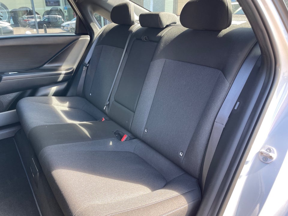 Hyundai Ioniq 6 77 Essential 4d