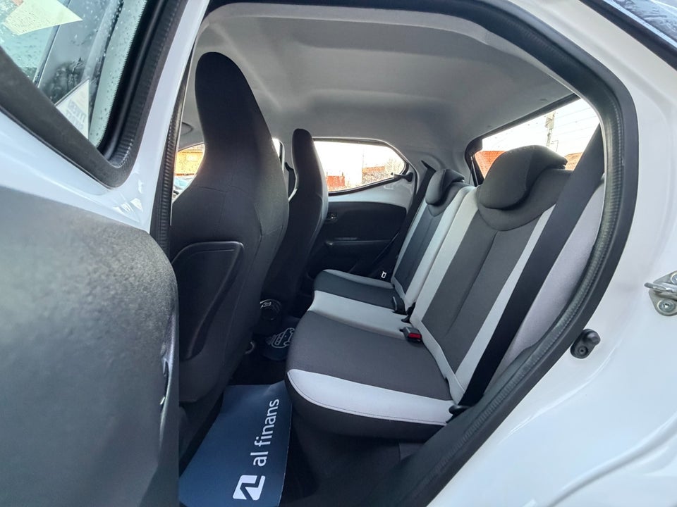 Toyota Aygo 1,0 VVT-i x-play x-shift 5d