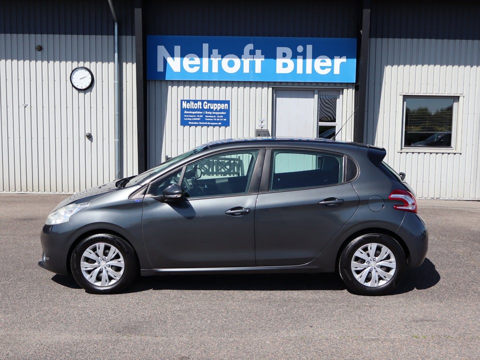 Peugeot 208 1,6 e-HDi 92 Allure Sky 5d