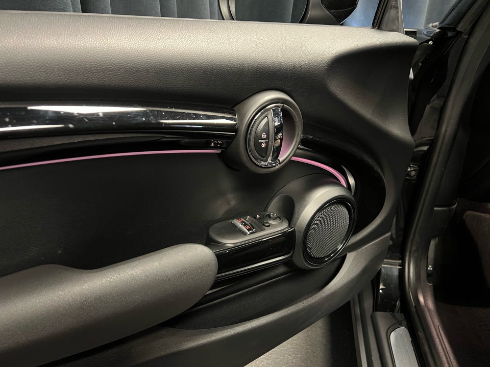 MINI Cooper SE Essential 3d