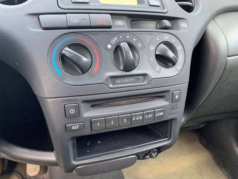 Toyota Yaris 1,3 Terra 5d