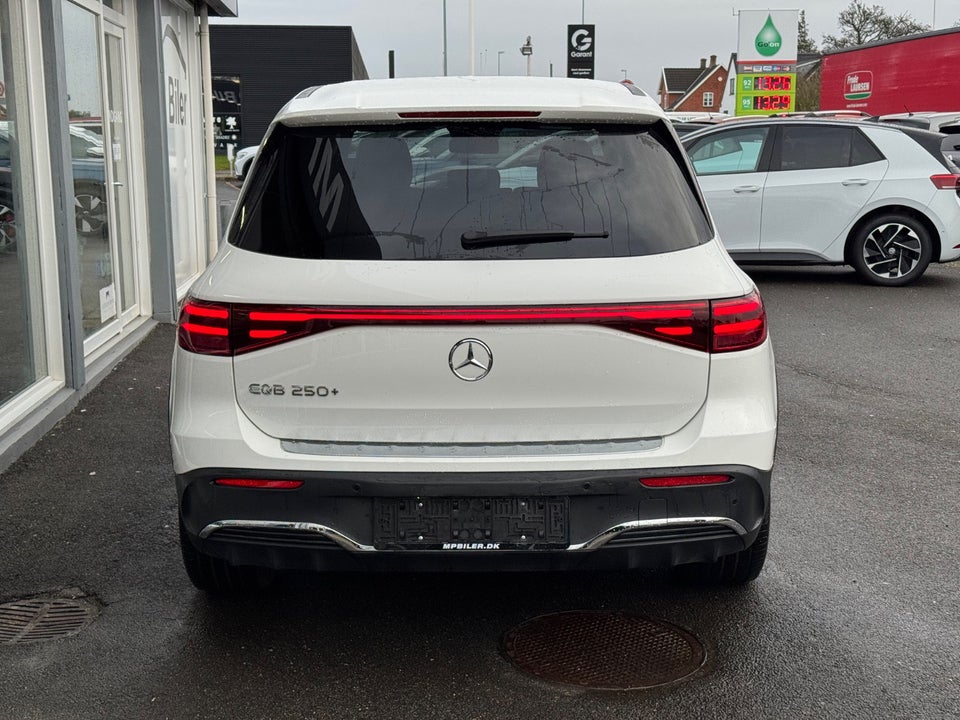 Mercedes EQB250+ AMG Line 5d