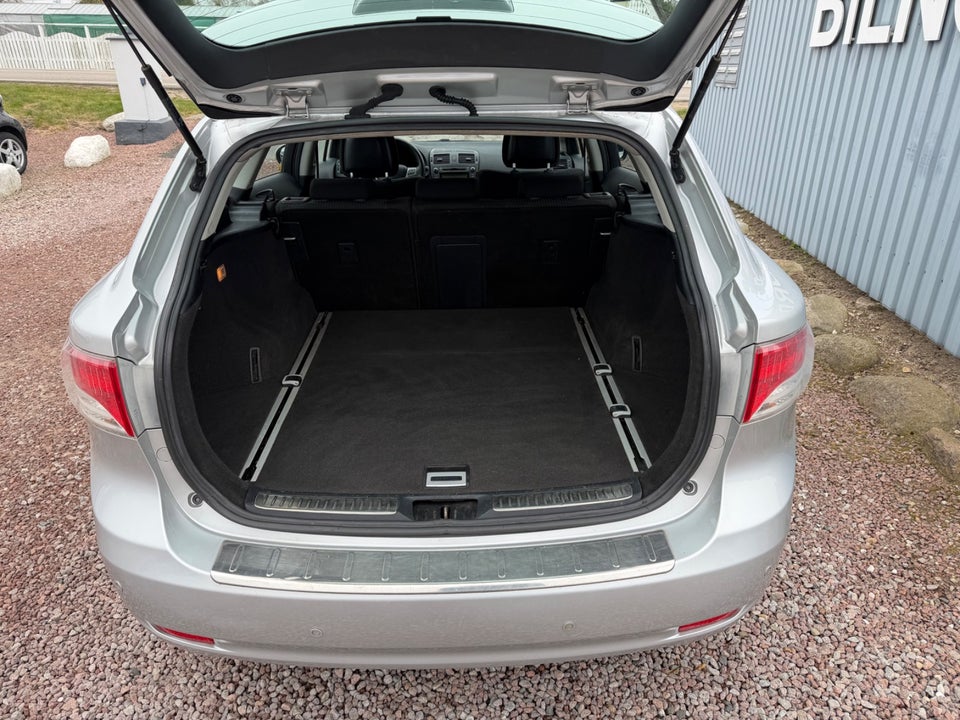 Toyota Avensis 1,8 VVT-i T2 stc. E-CVT 5d