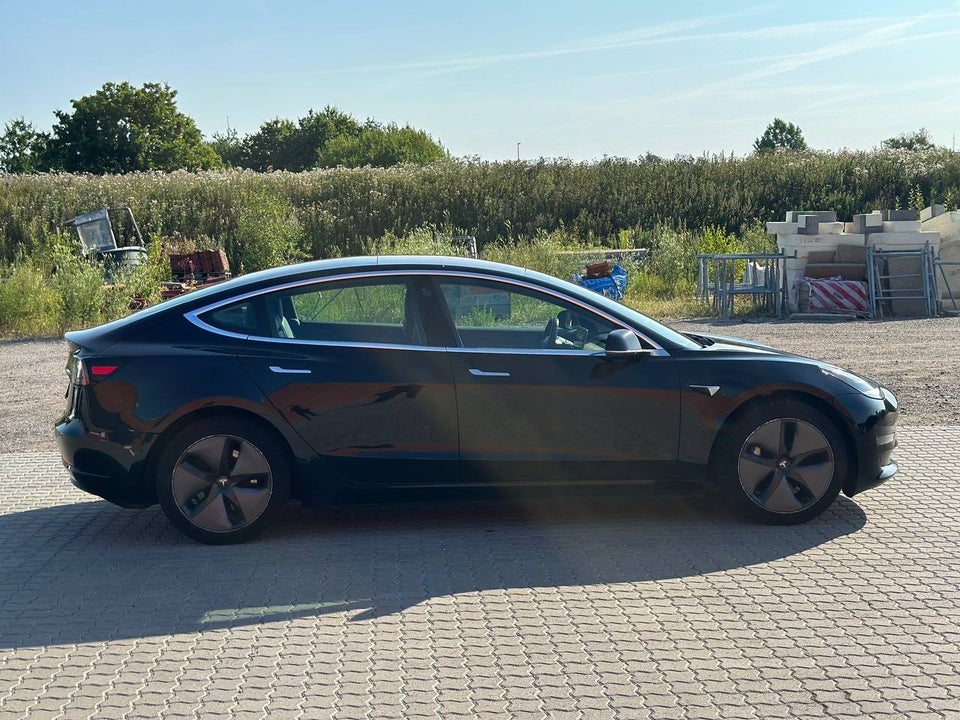 Tesla Model 3 Long Range AWD 4d