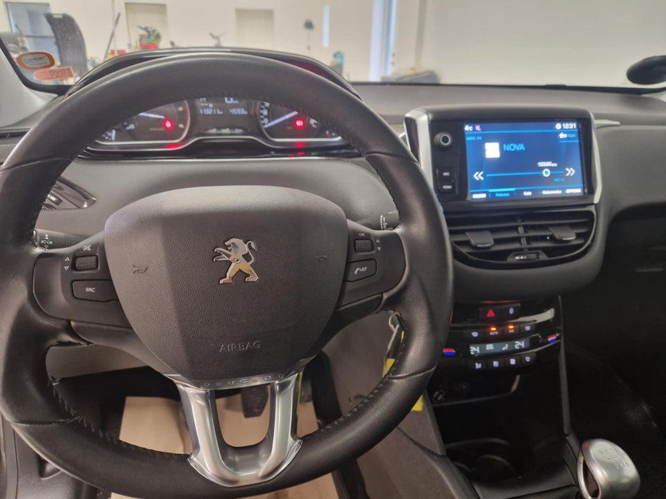 Peugeot 208 1,5 BlueHDi 100 Signature Sky 5d