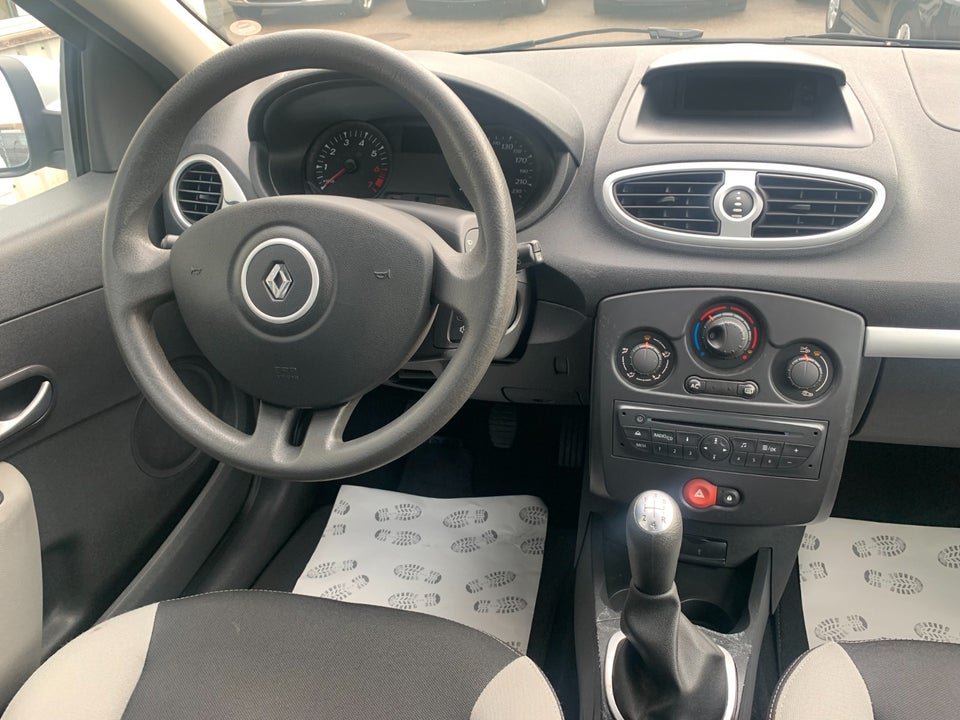 Renault Clio III 1,2 16V Authentique Sport Tourer 5d