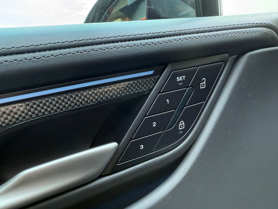 Porsche Macan 4 5d