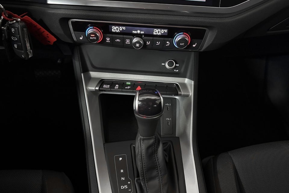 Audi Q3 45 TFSi e Attitude plus S-tr. 5d