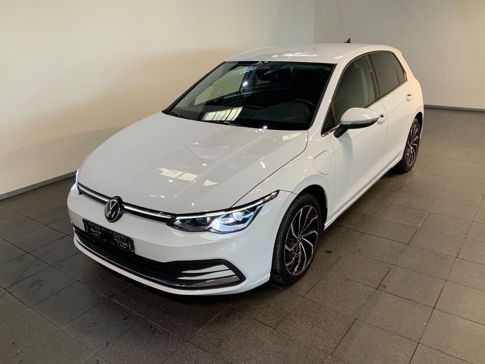 VW Golf VIII 1,4 eHybrid DSG 5d