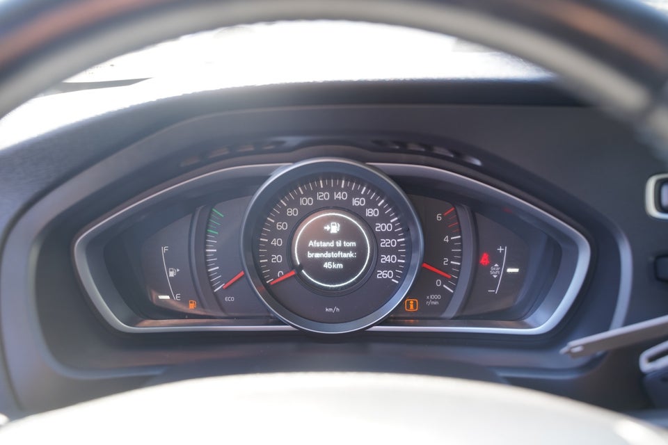 Volvo V40 1,6 D2 115 Kinetic Drive-E 5d