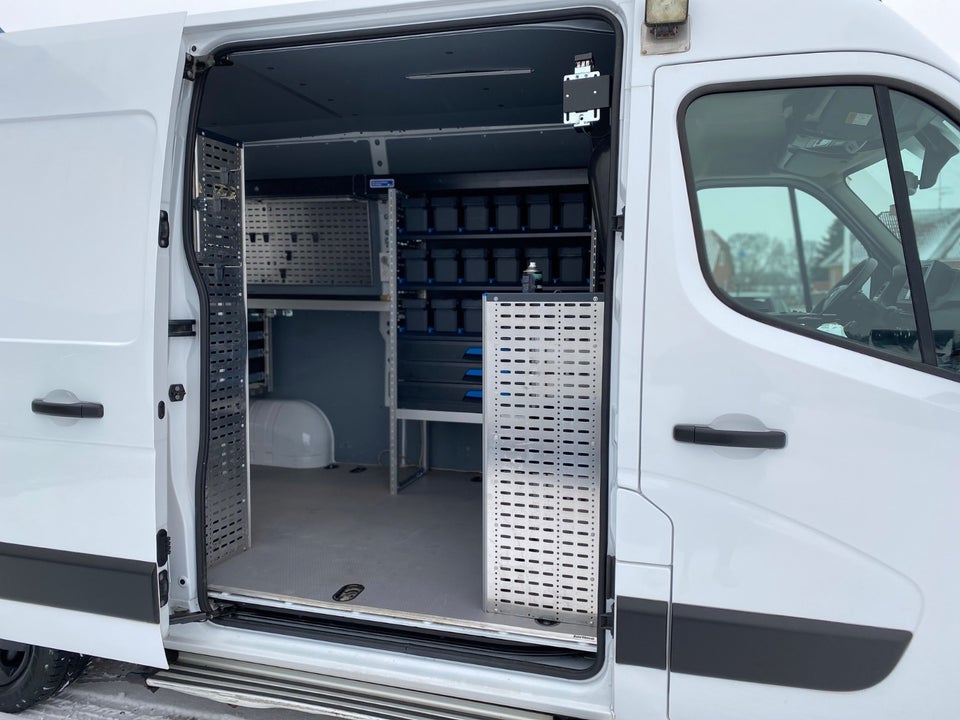 Renault Master IV T33 2,3 dCi 150 L2H2 Kassevogn