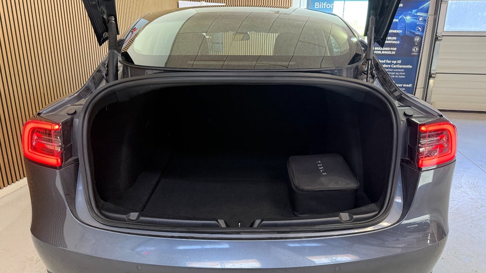 Tesla Model 3 Long Range AWD 4d