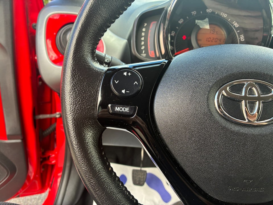 Toyota Aygo 1,0 VVT-i x-press 5d