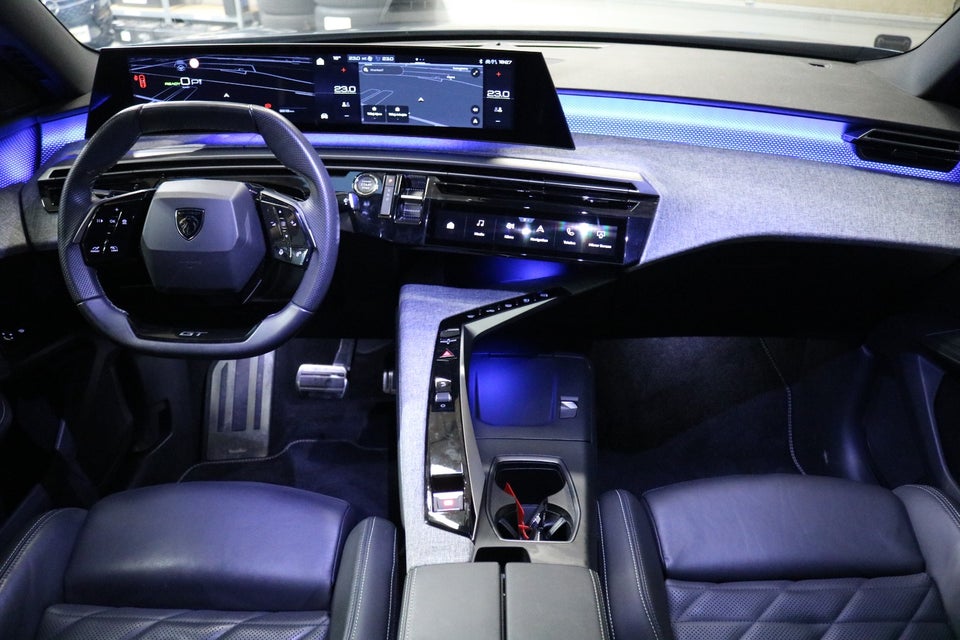 Peugeot e-3008 77 GT Pack 5d