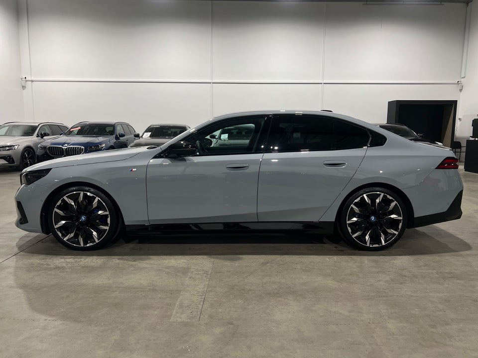 BMW i5 M60 xDrive 4d