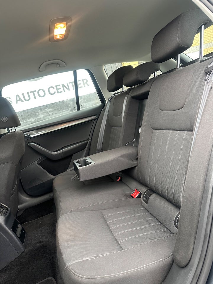 Skoda Octavia 1,6 TDi 115 Style Combi DSG 5d