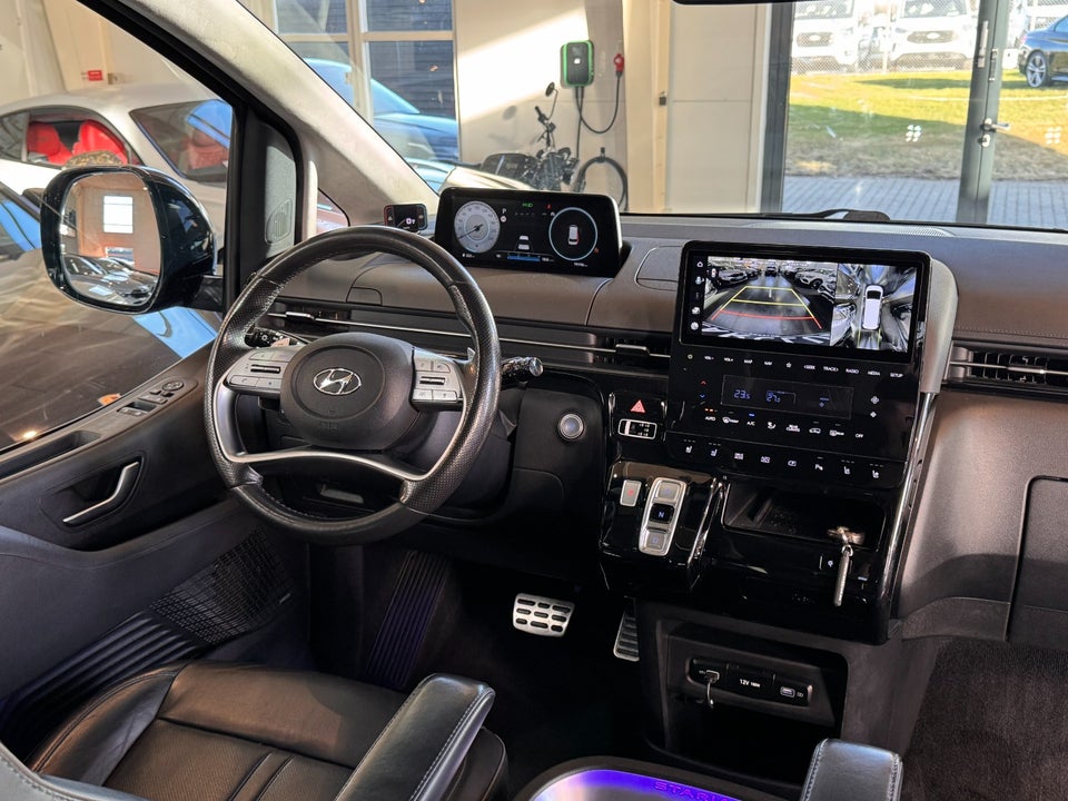 Hyundai Staria 2,2 CRDi Signature aut. AWD 5d