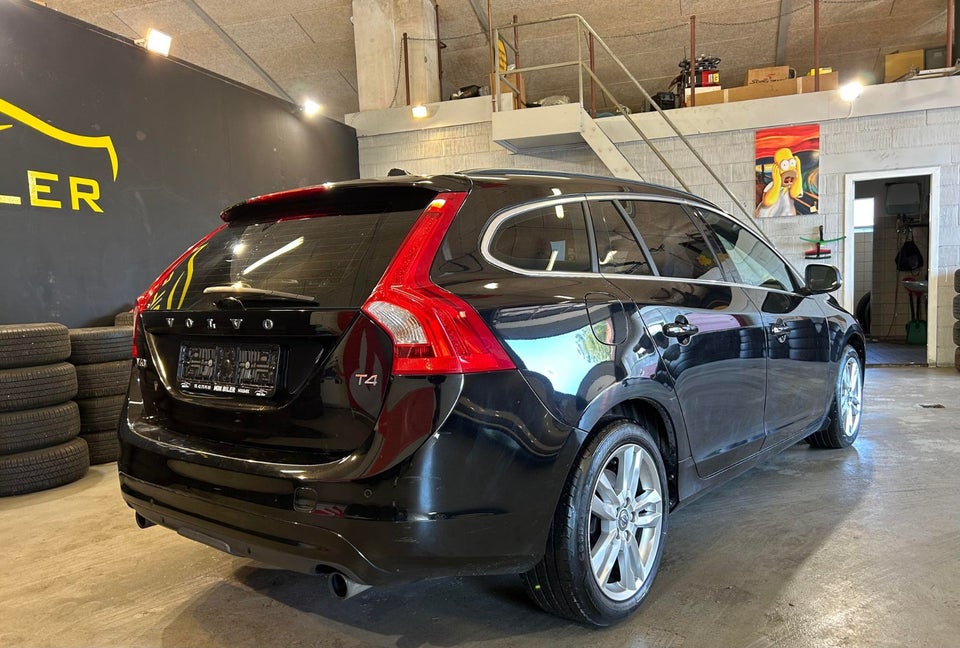 Volvo V60 2,0 T4 190 Momentum aut. 5d