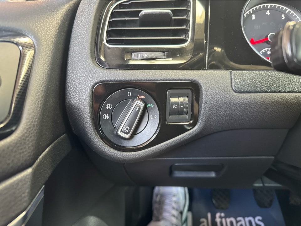 VW Golf VII 1,4 TSi 140 Highline Variant BMT 5d