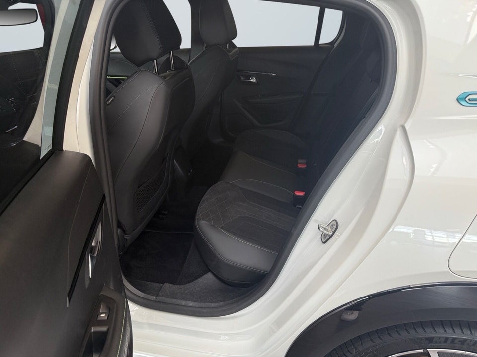 Peugeot e-208 50 GT Pack 5d