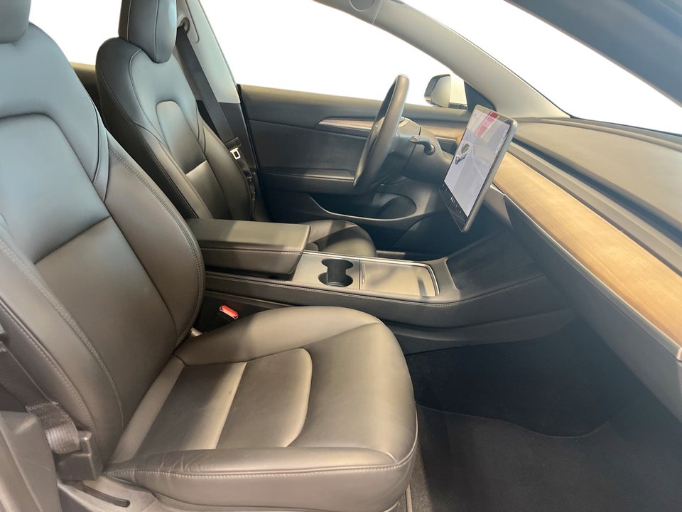 Tesla Model 3 Standard Range+ RWD 4d