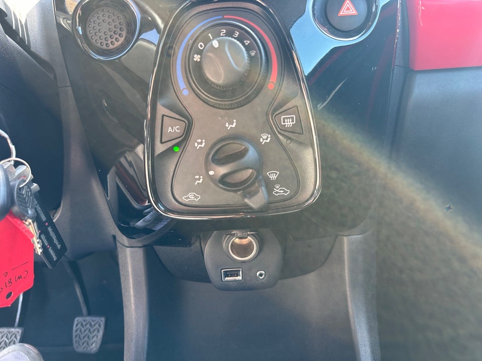 Toyota Aygo 1,0 VVT-i x-wave Sky 5d