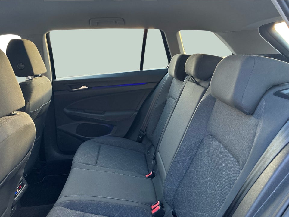 VW Golf VIII 1,5 TSi 130 Life Variant 5d