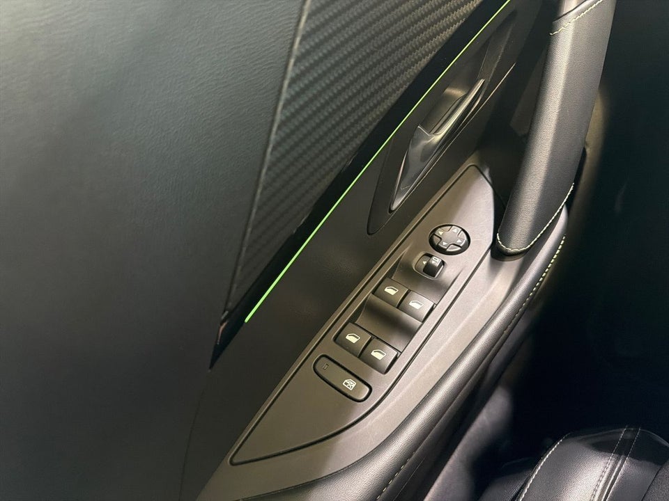 Peugeot e-208 50 GT 5d