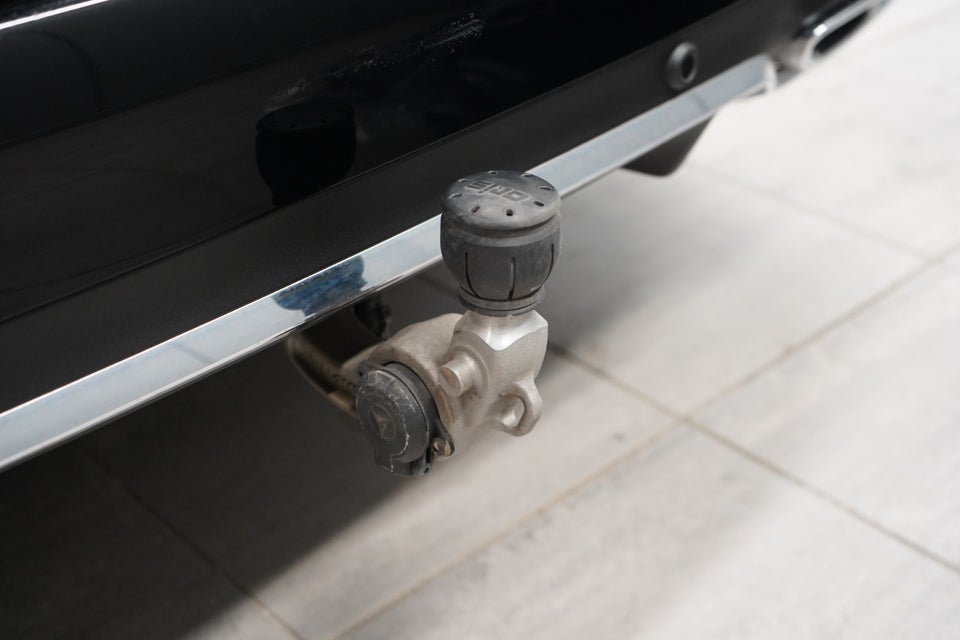 Mercedes E300 e 2,0 AMG Line stc. aut. 5d