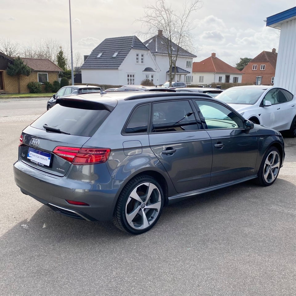 Audi A3 1,4 e-tron S-line Sportback S-tr. 5d