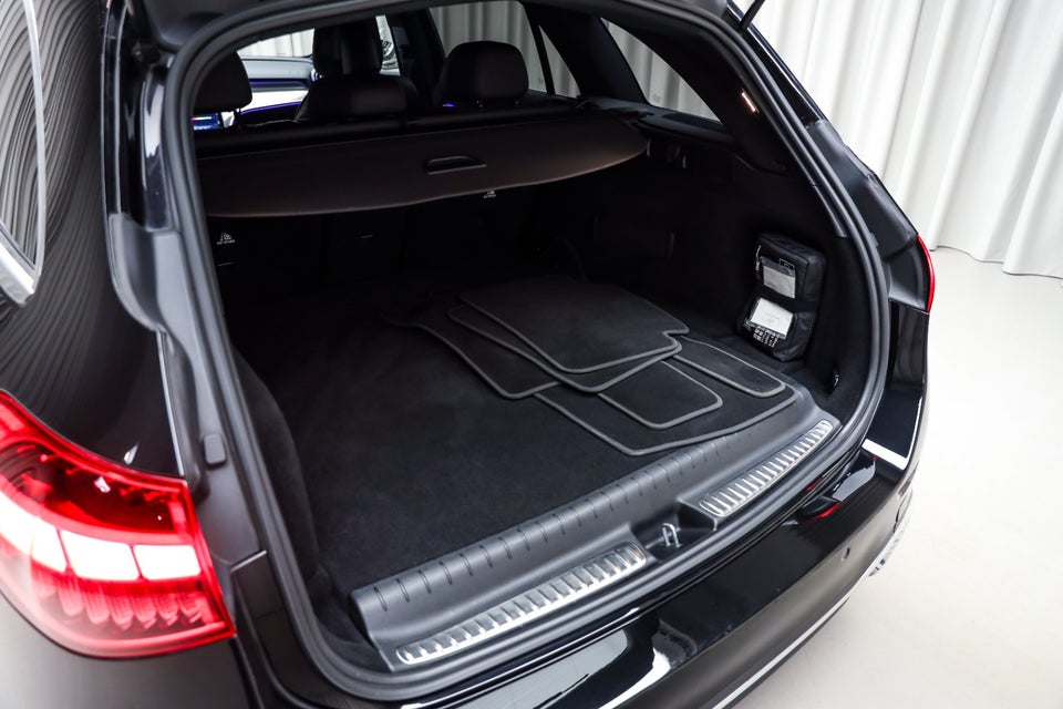 Mercedes C300 e 2,0 AMG Line stc. aut. 5d