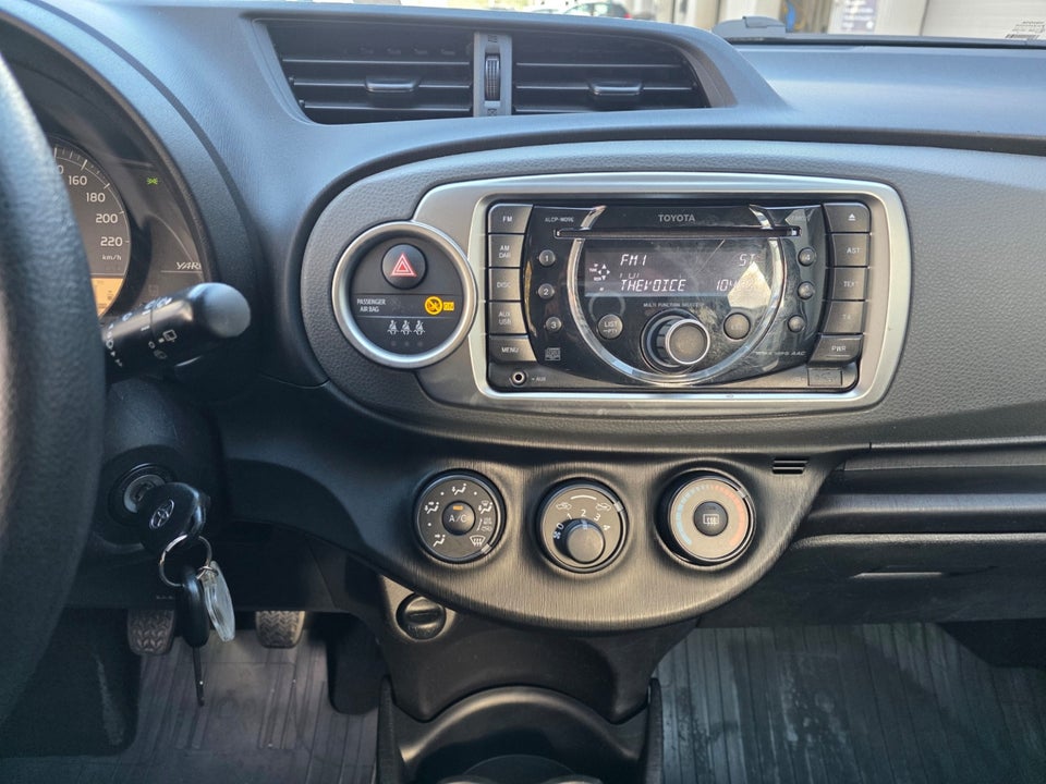 Toyota Yaris 1,0 VVT-i T2 5d