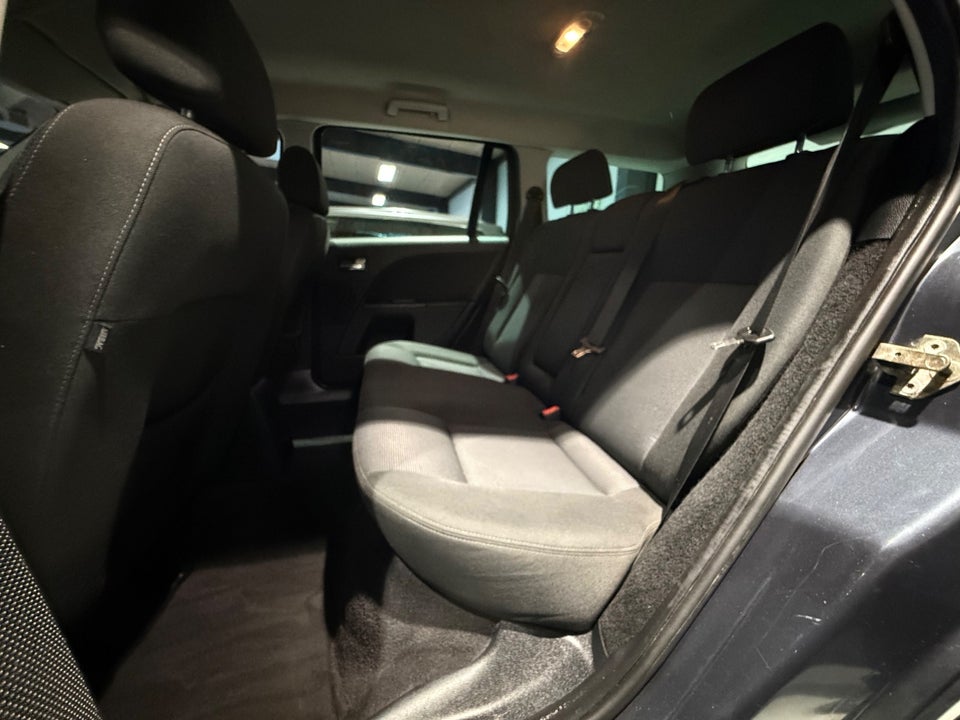 Ford Mondeo 1,8 110 Ambiente stc. 5d