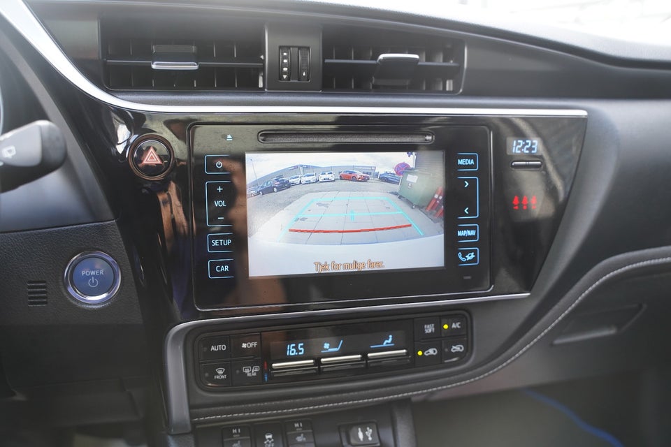 Toyota Auris 1,8 Hybrid H2 Style Skyview CVT 5d