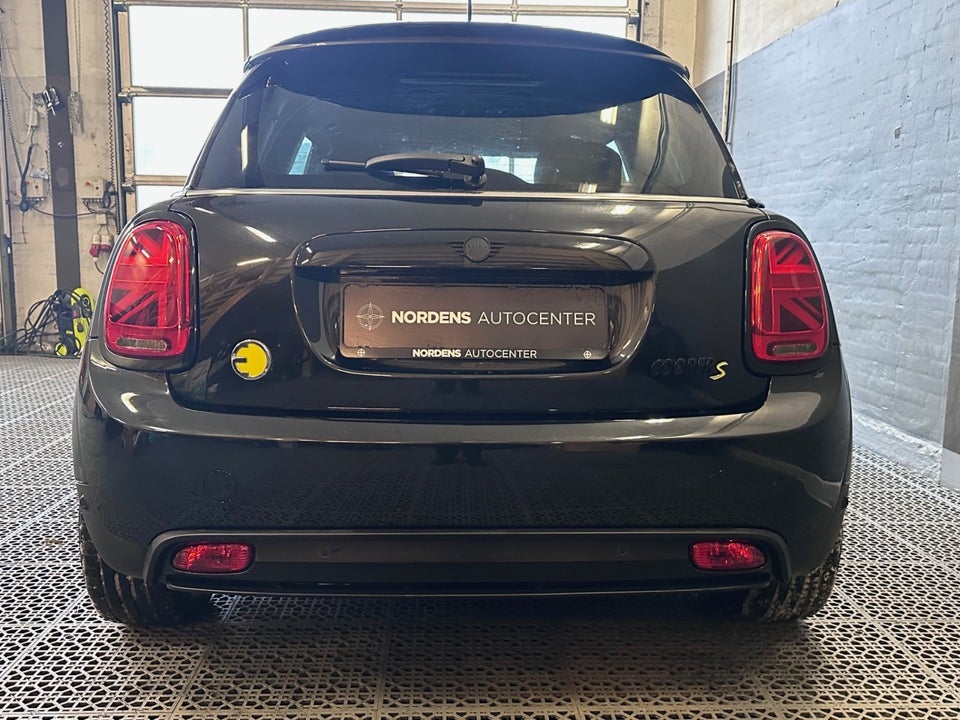 MINI Cooper SE Essential 3d