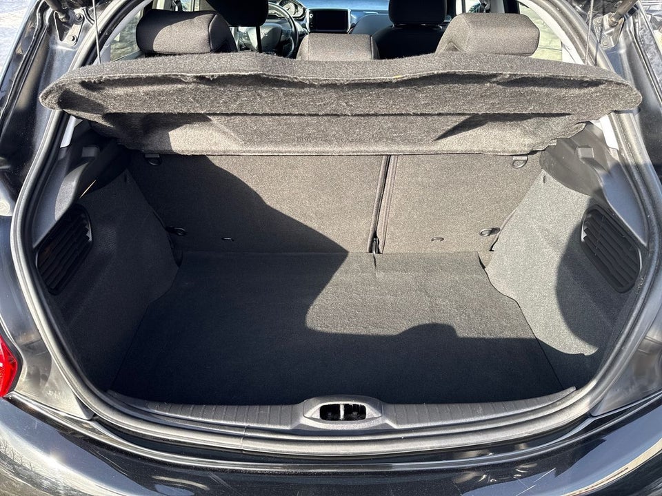 Peugeot 208 1,2 VTi 82 Signature Sky 5d