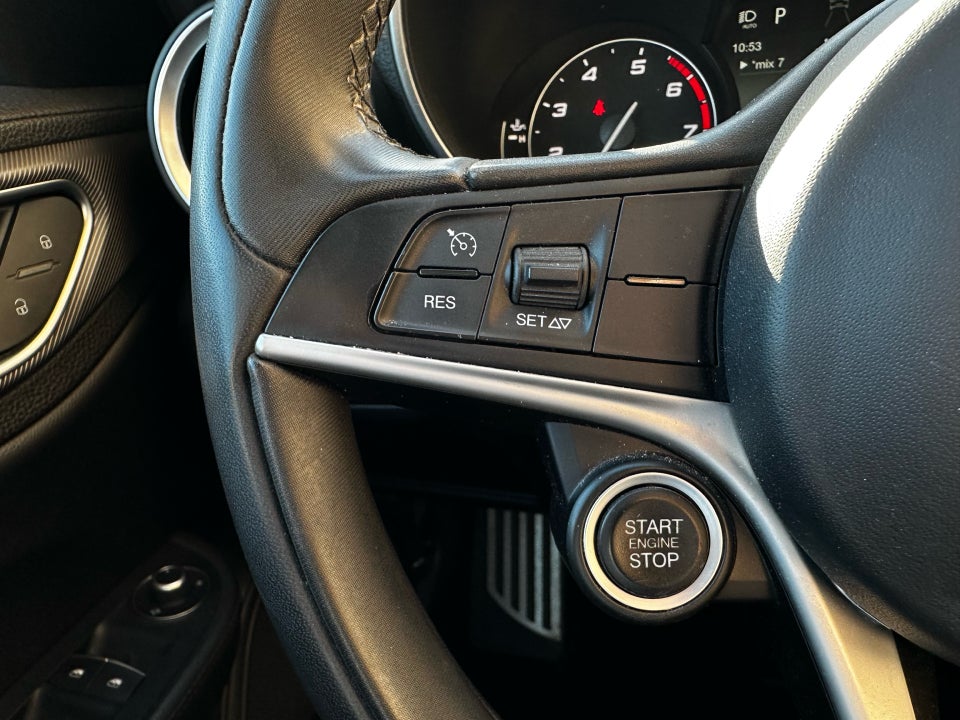 Alfa Romeo Giulia 2,0 T 280 Veloce aut. Q4 4d