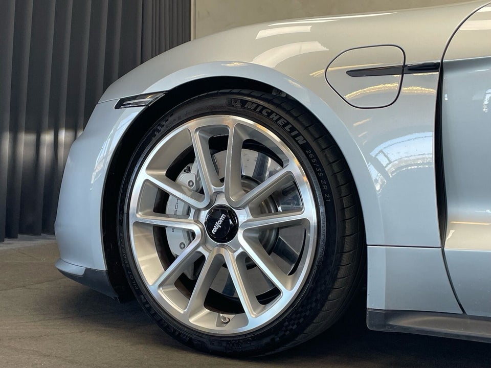 Porsche Taycan Turbo Performance+  4d