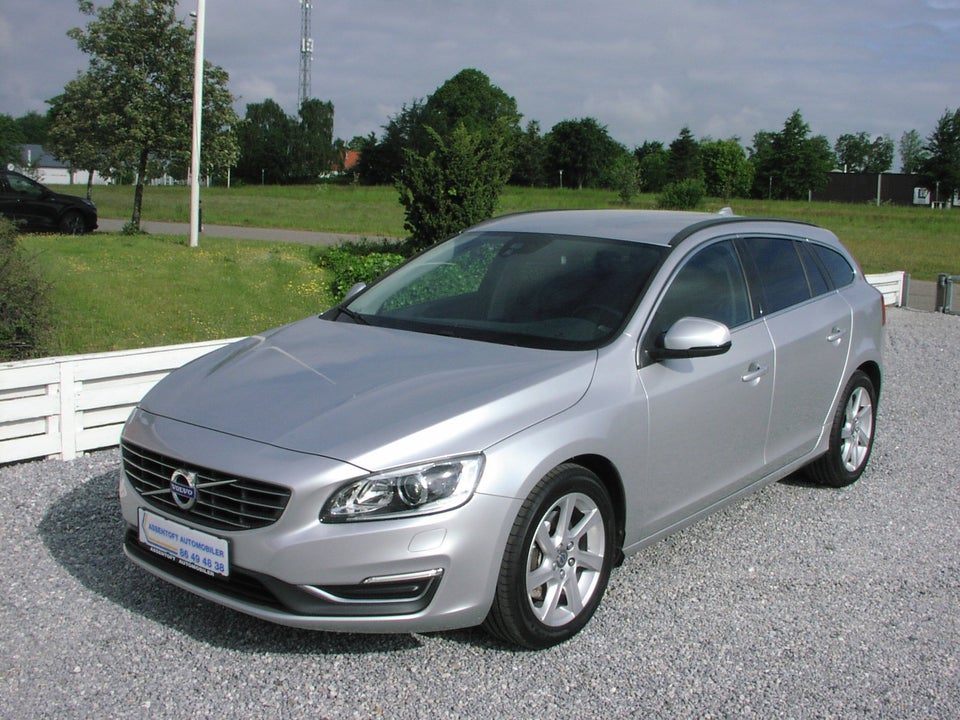 Volvo V60 2,4 D5 215 Momentum aut. 5d