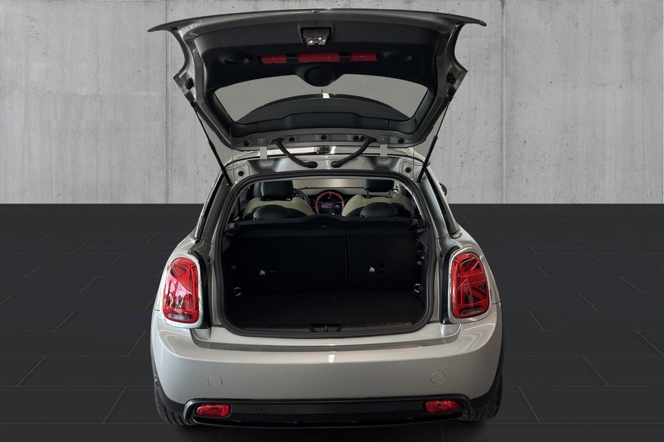 MINI Cooper SE Essential 3d